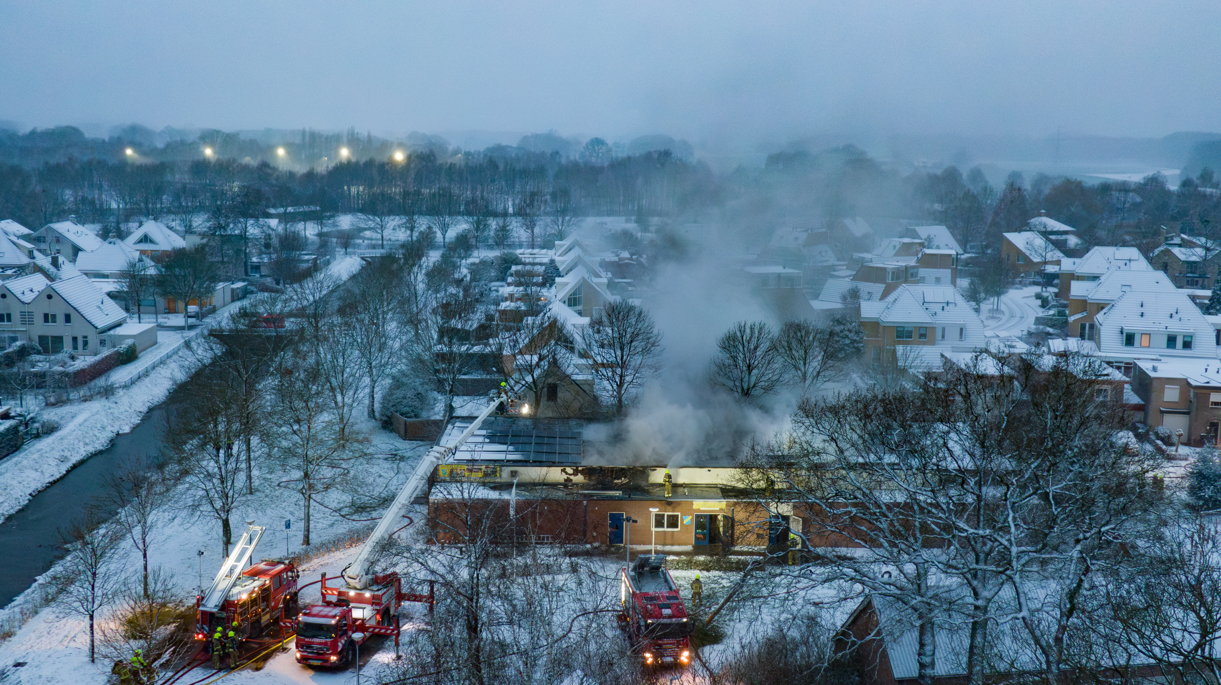 0odNpYMjm9I5-Drone-Lochem-brand-sporthal-1.jpg