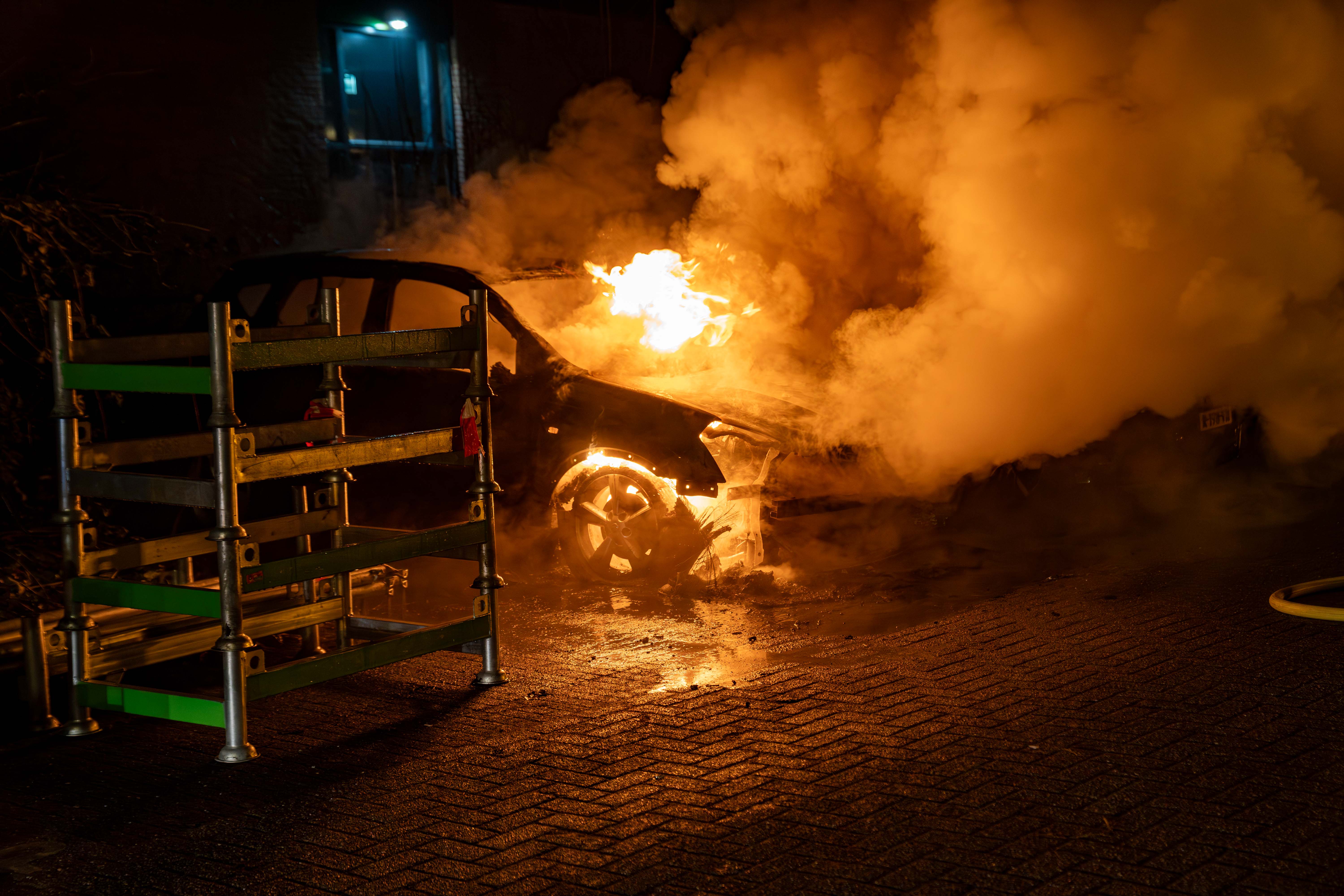 3NiO5UJNIXrb-Autobrand-Middelweg-Deventer-3.jpg