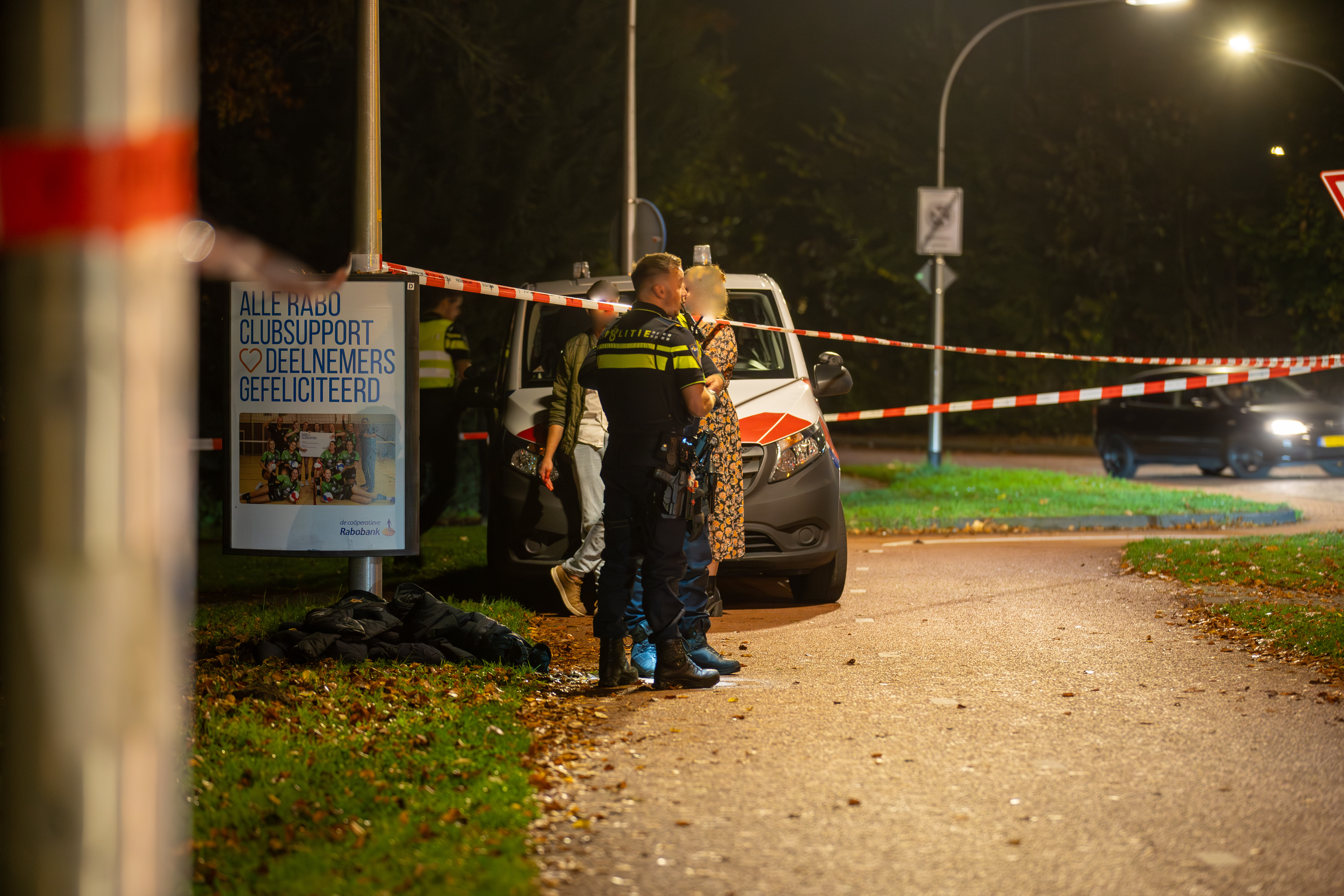 EZD0ks8OFQ8J-Steekincident-station-2.jpg
