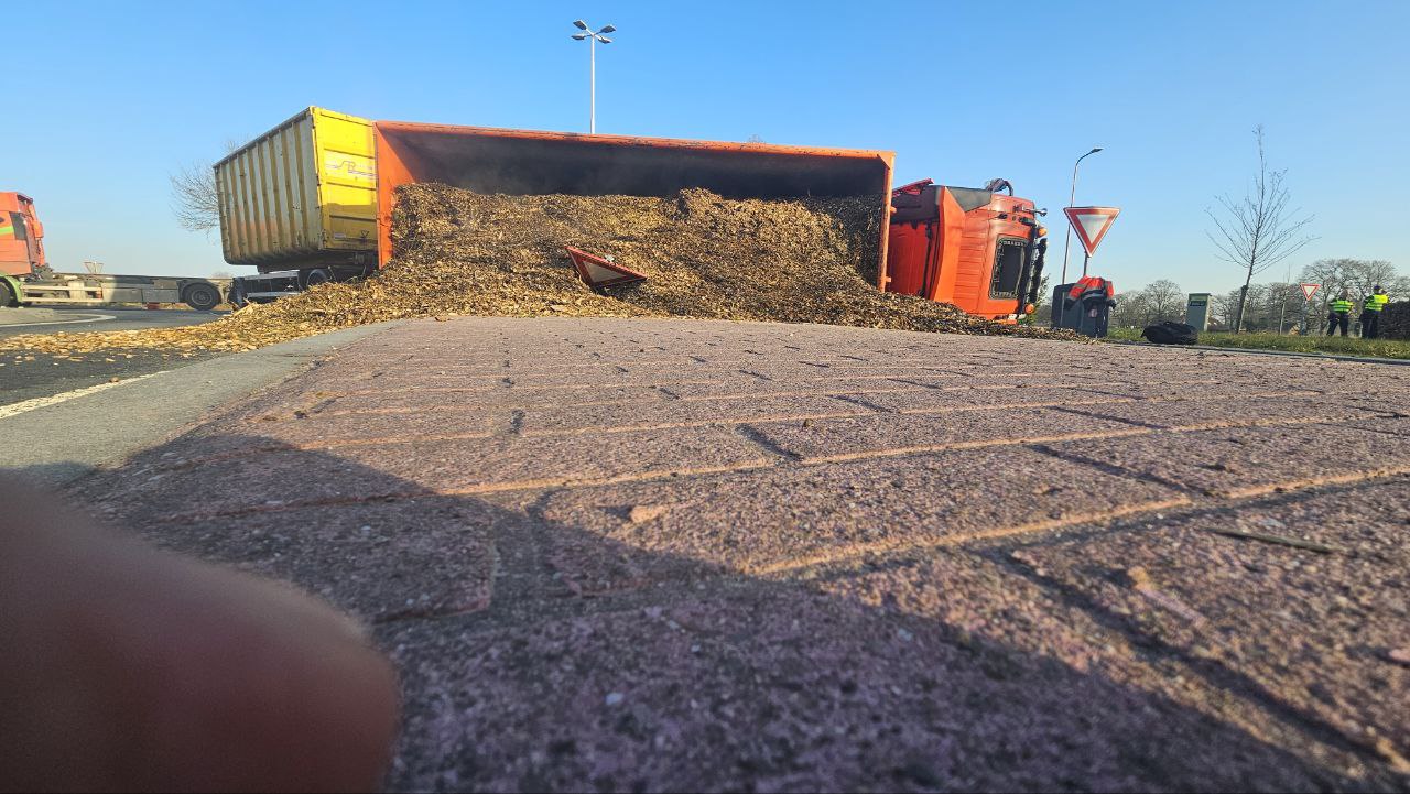 Fipt87IuckDp-vrachtwagen.jpg