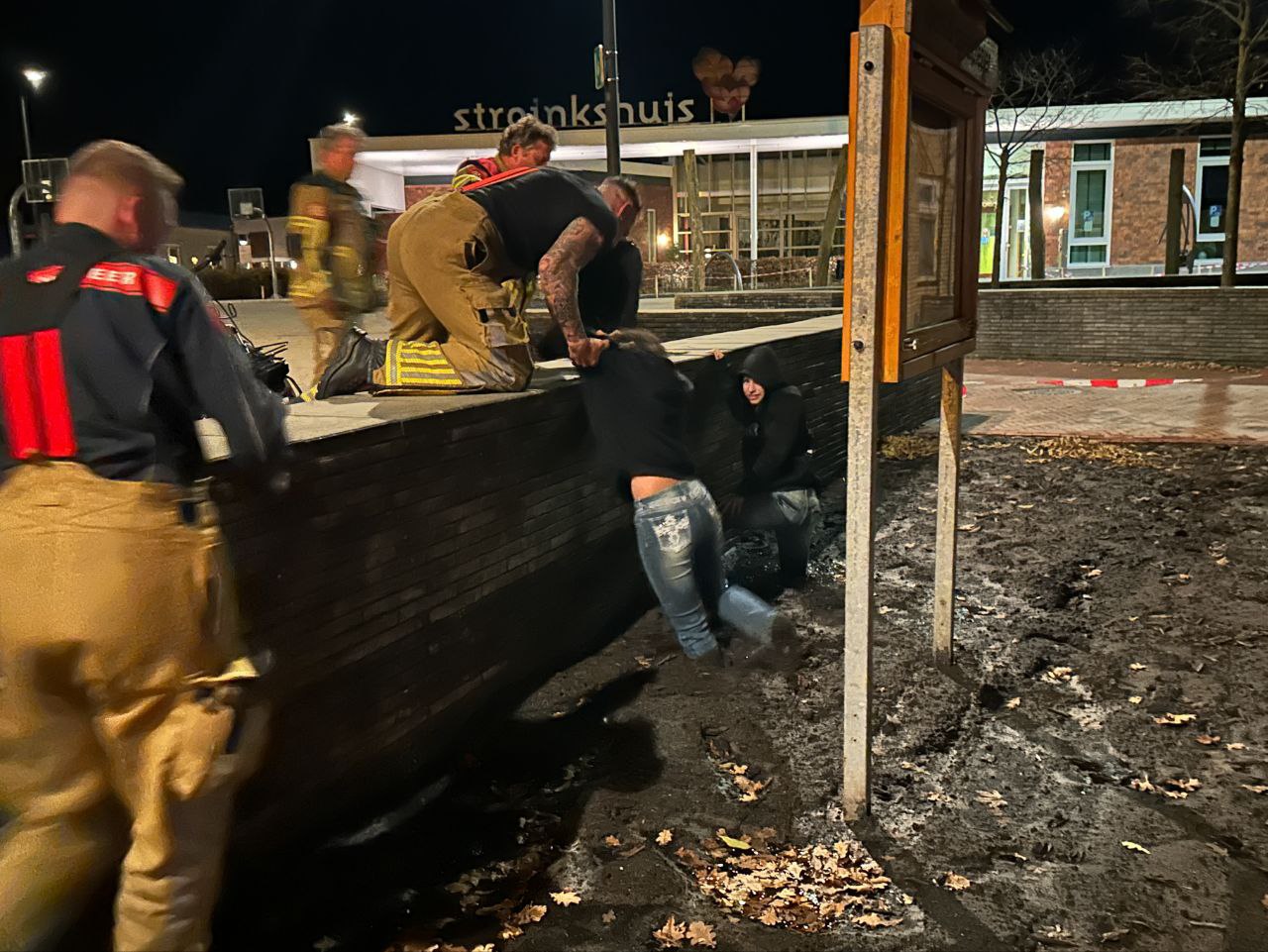 RJvrwYQZJufk-Enschede_2.jpg