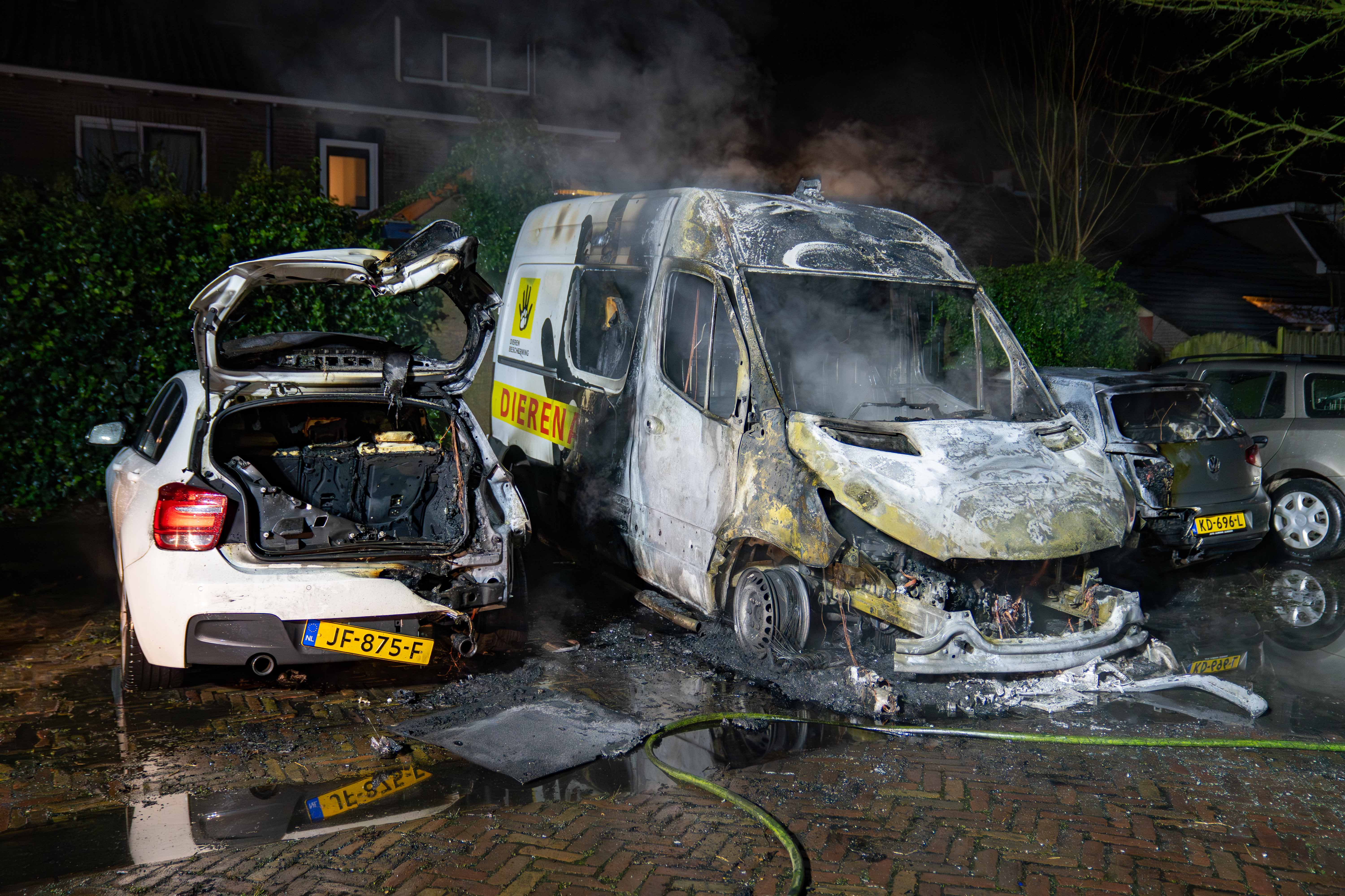 RpA7FM6OT1so-Brand_dierenambulance_Deventer-6.jpg
