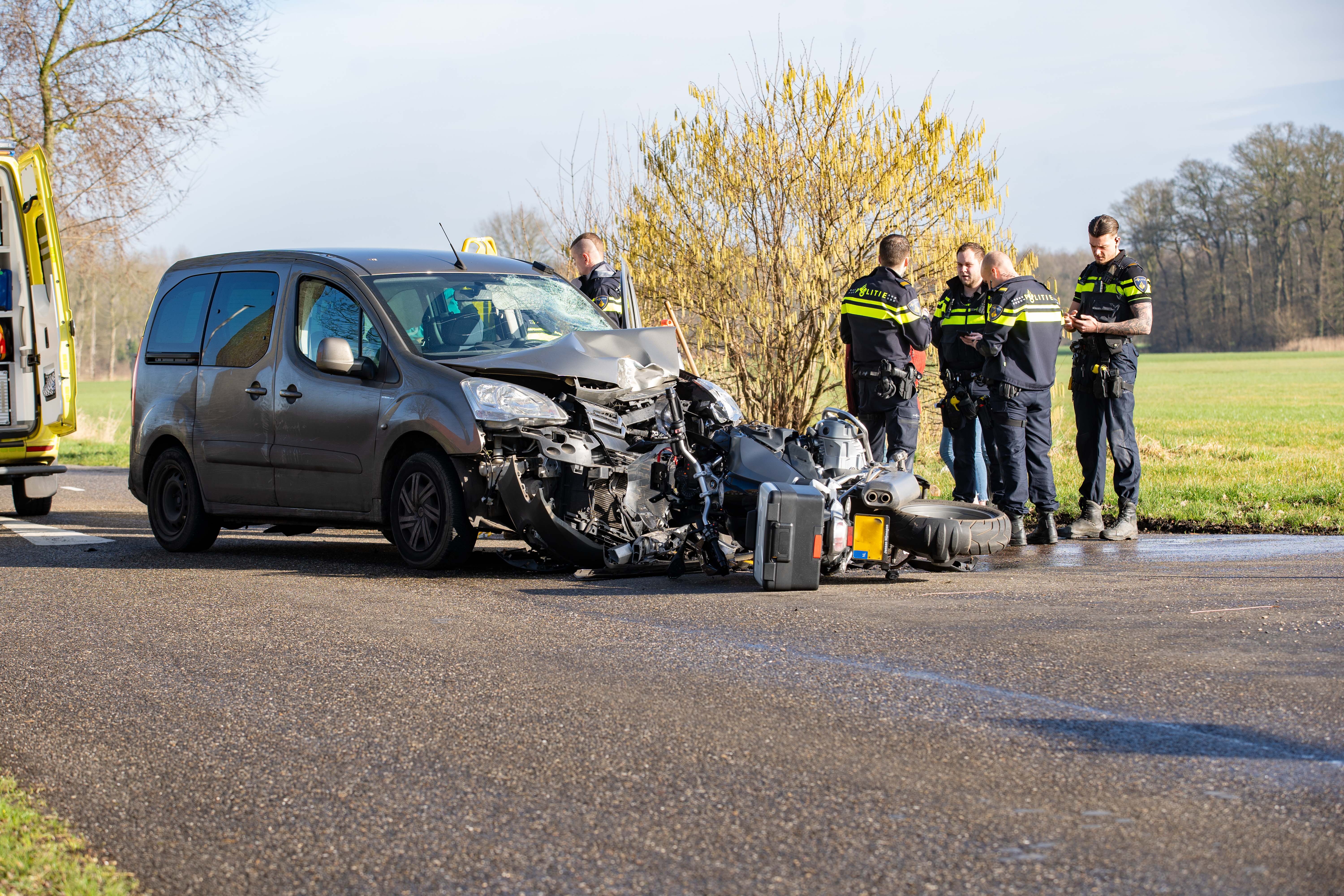 ZksBl5OneuFU-Motor-Auto-Teuge-1.jpg