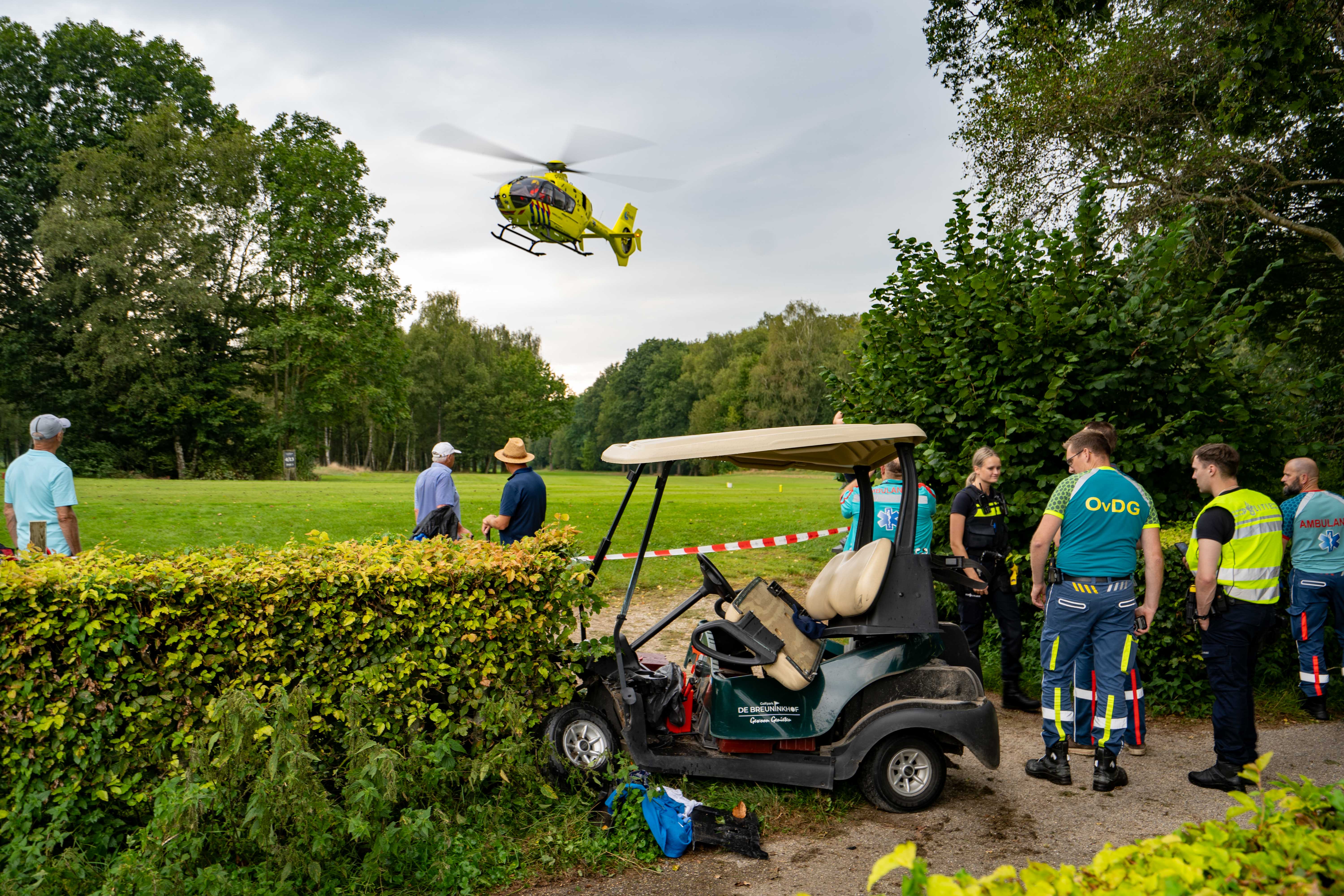 d0RktPFTIcW4-golfkar-6.jpg