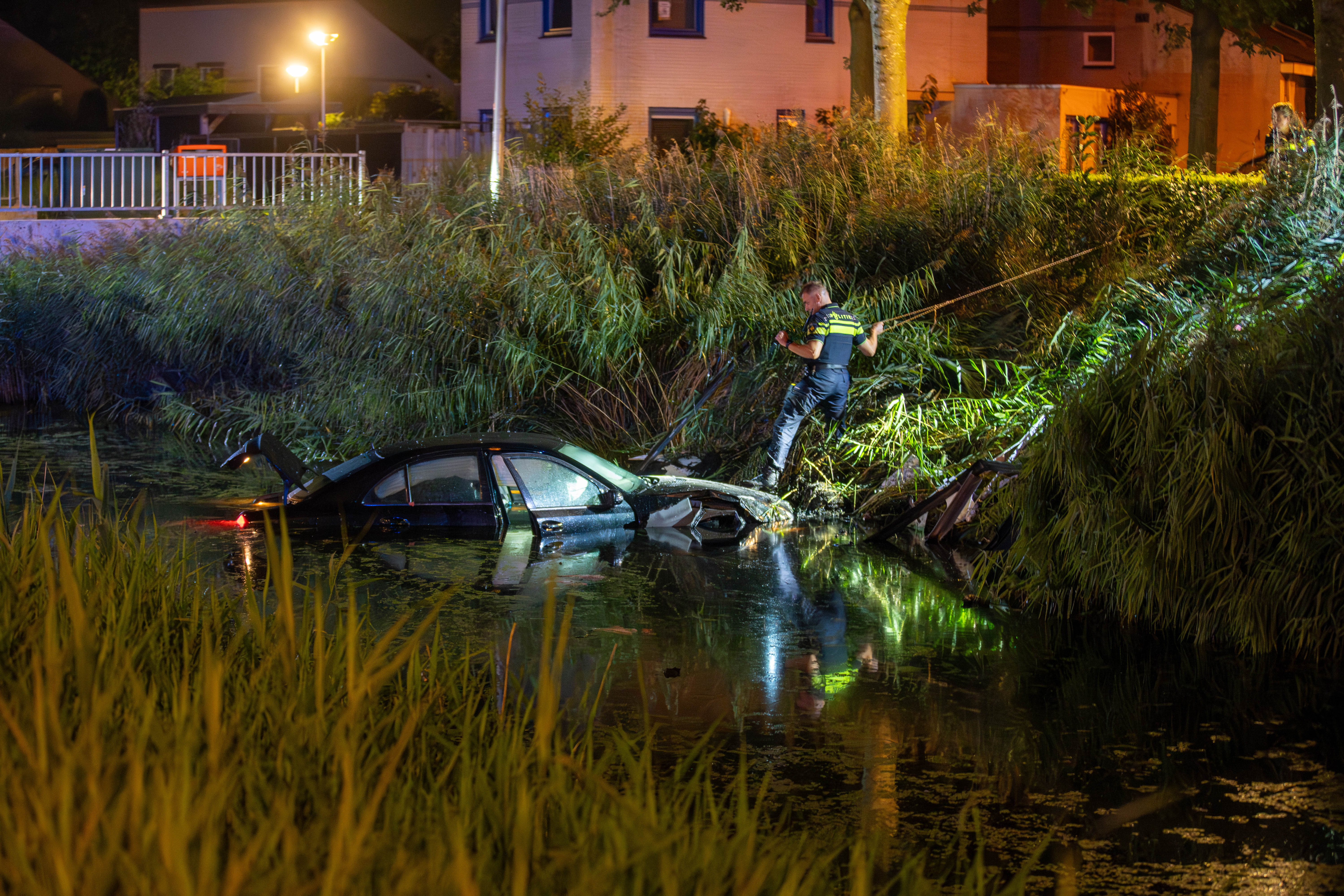 h96NZY50ax7h-auto-te-water-Deventer-1.jpg