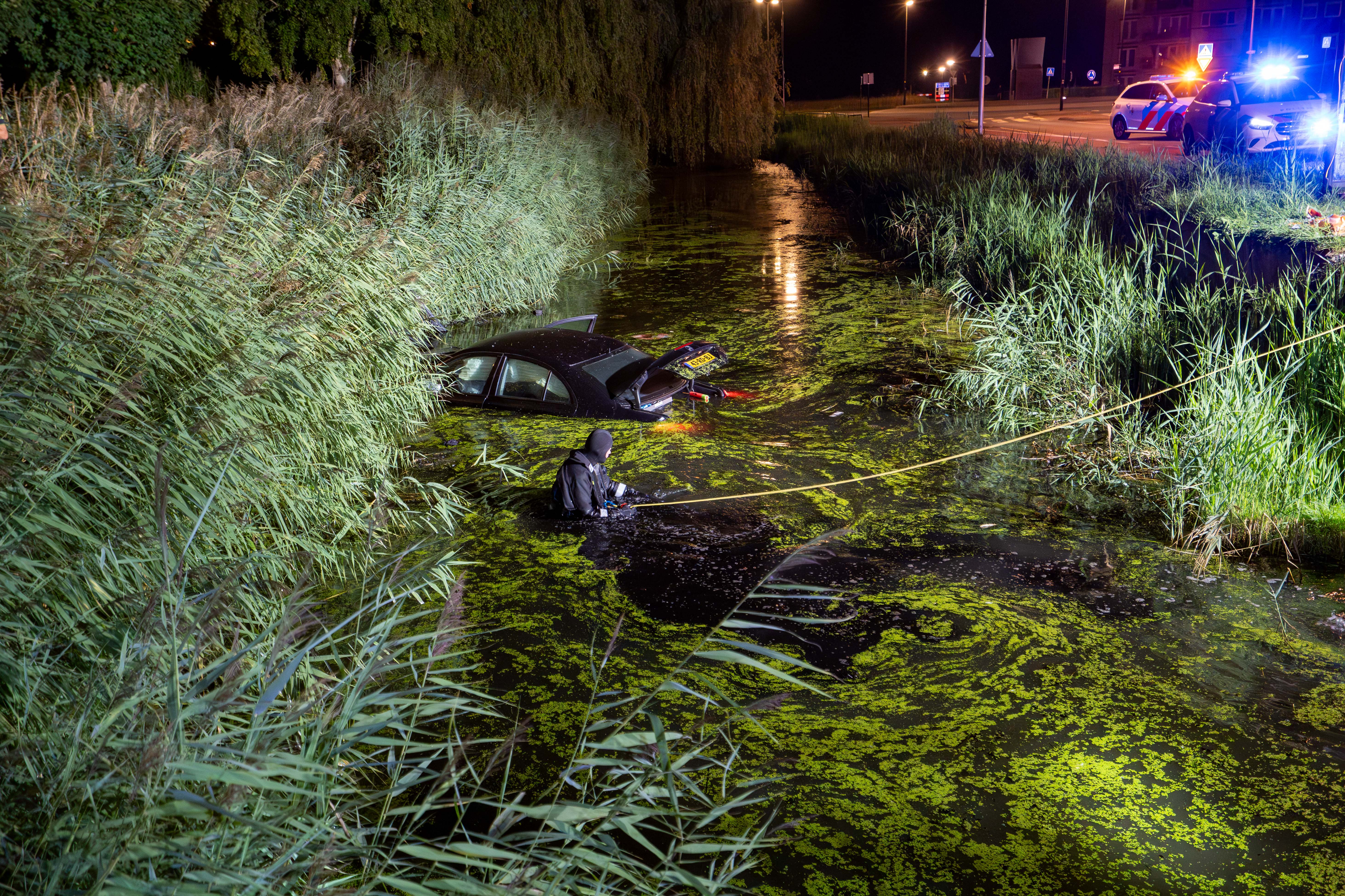 hJomQRbBXEx7-auto-te-water-Deventer-4.jpg