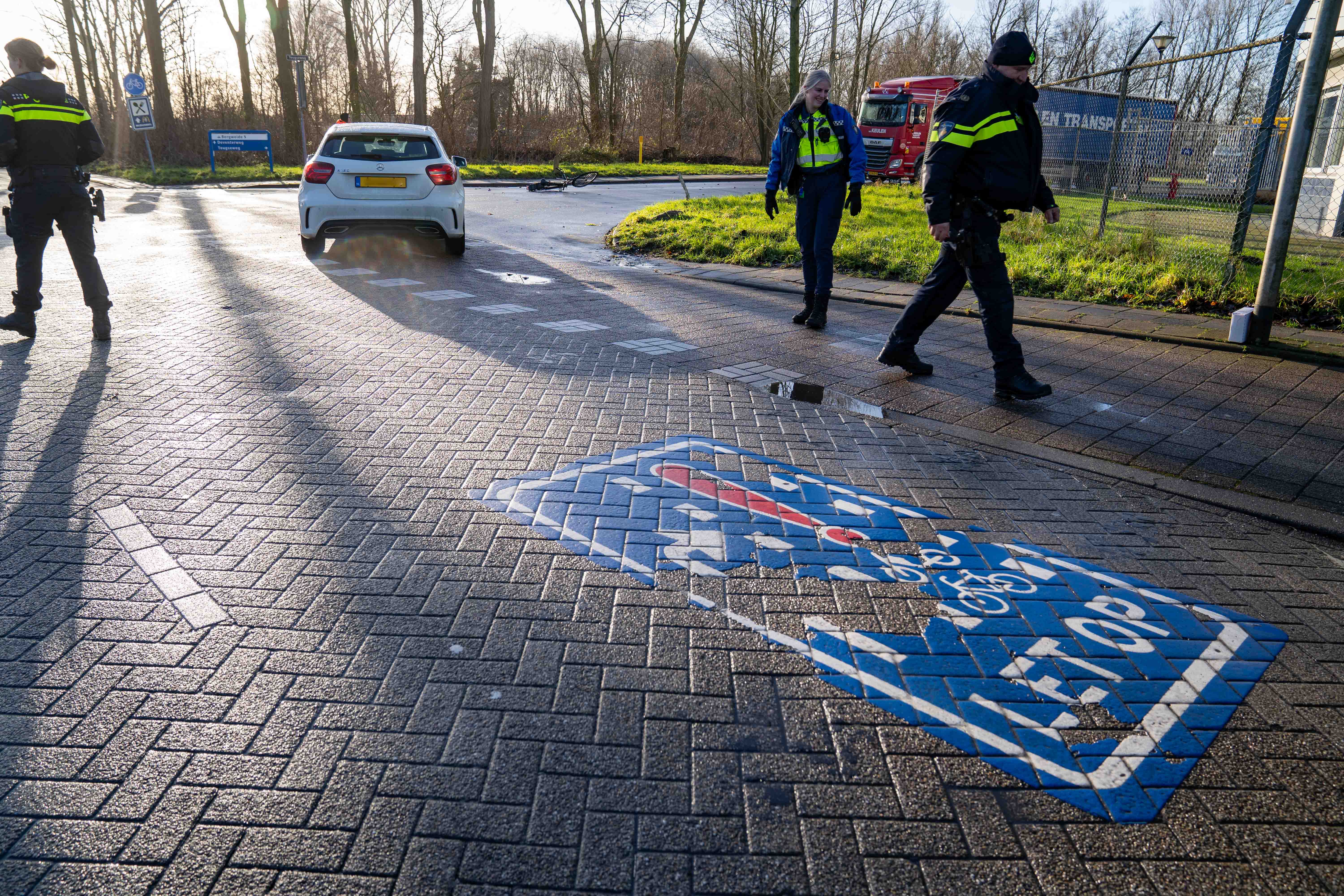 q8SH9KXVxrDU-Fietser-ernstig-gewond-Deventer-8.jpg