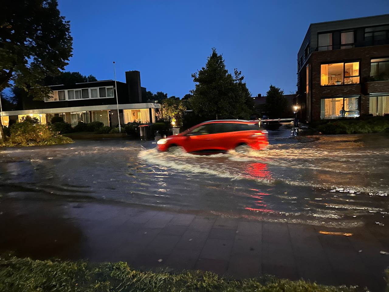 rmoqj9z0jaht-Paralellweg1.jpg