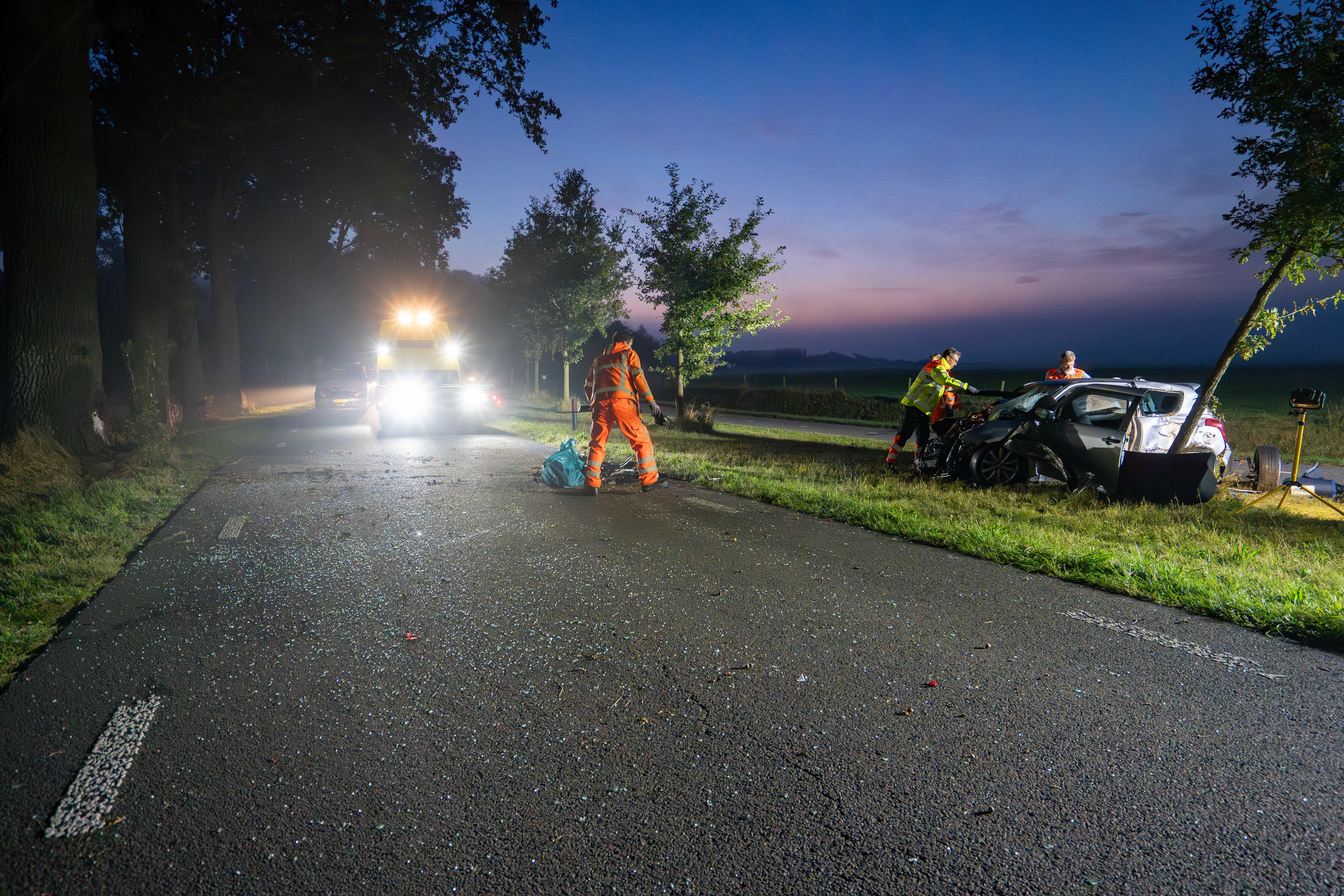 t8wGljyyJ3kt-Laren-gld-1.jpg