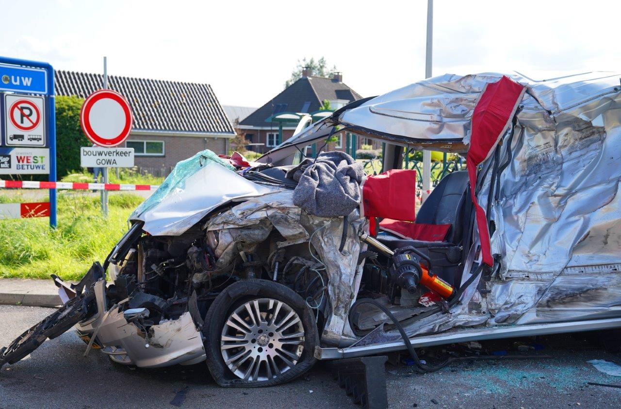 wmBcOFPDEx8M-2024-07-24_Meesters_Multi_Media_Video_Ernstig_Ongeval_Graaf_Greinaldweg_N830_Hellouw-1.jpg