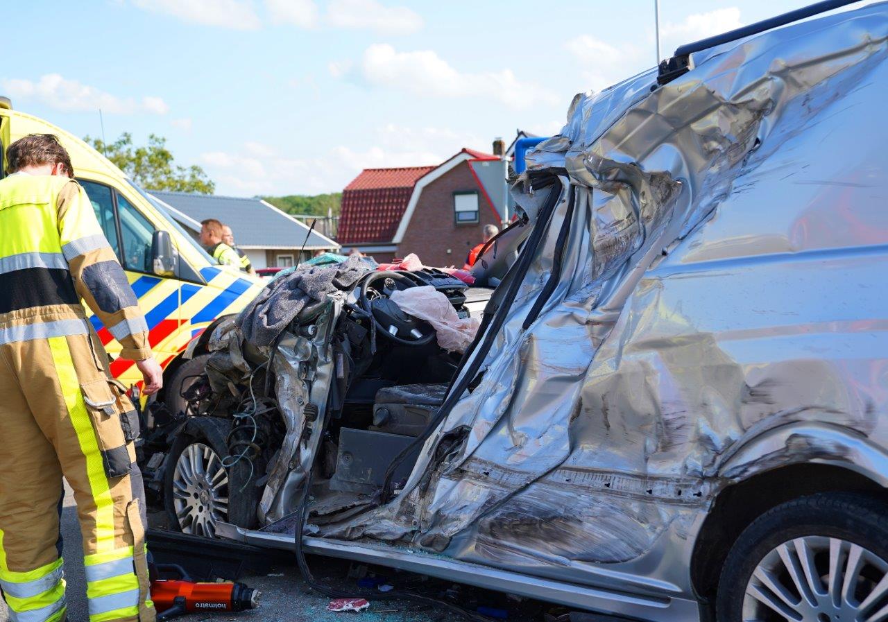ze7zRkMgCB8O-2024-07-24_Meesters_Multi_Media_Video_Ernstig_Ongeval_Graaf_Greinaldweg_N830_Hellouw-5.jpg